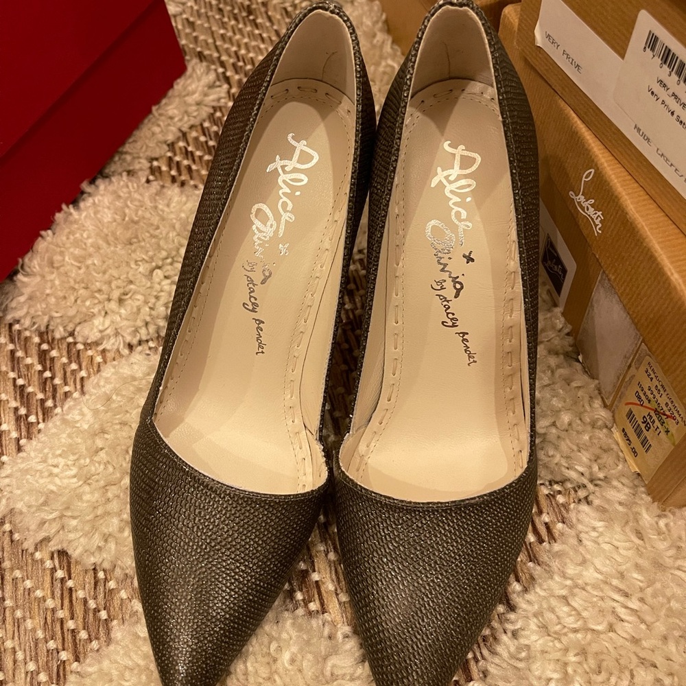 Alice and Olivia heels size 38.5 never worn